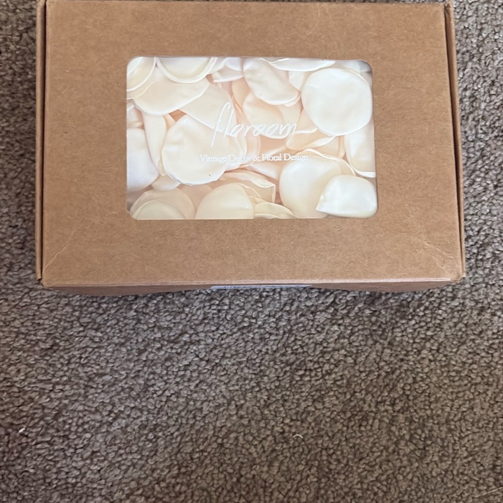 Silk rose petals for‎ wedding